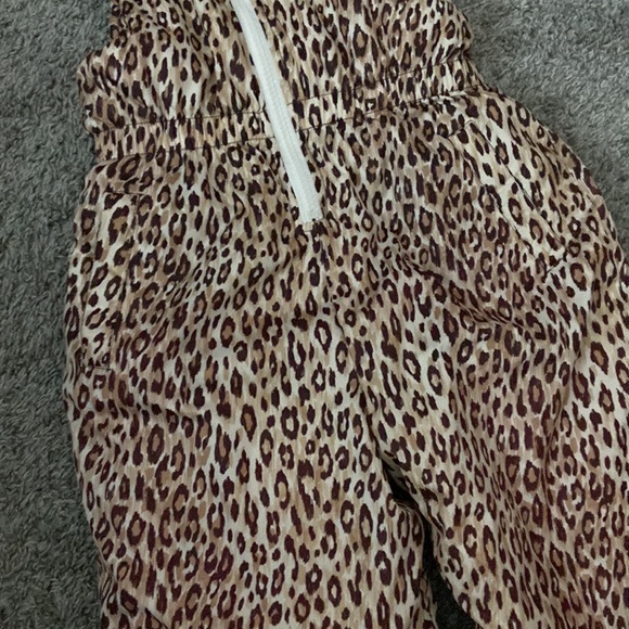 Girl’s leopard snow bib cheetah size 5/6 - Picture 2 of 3
